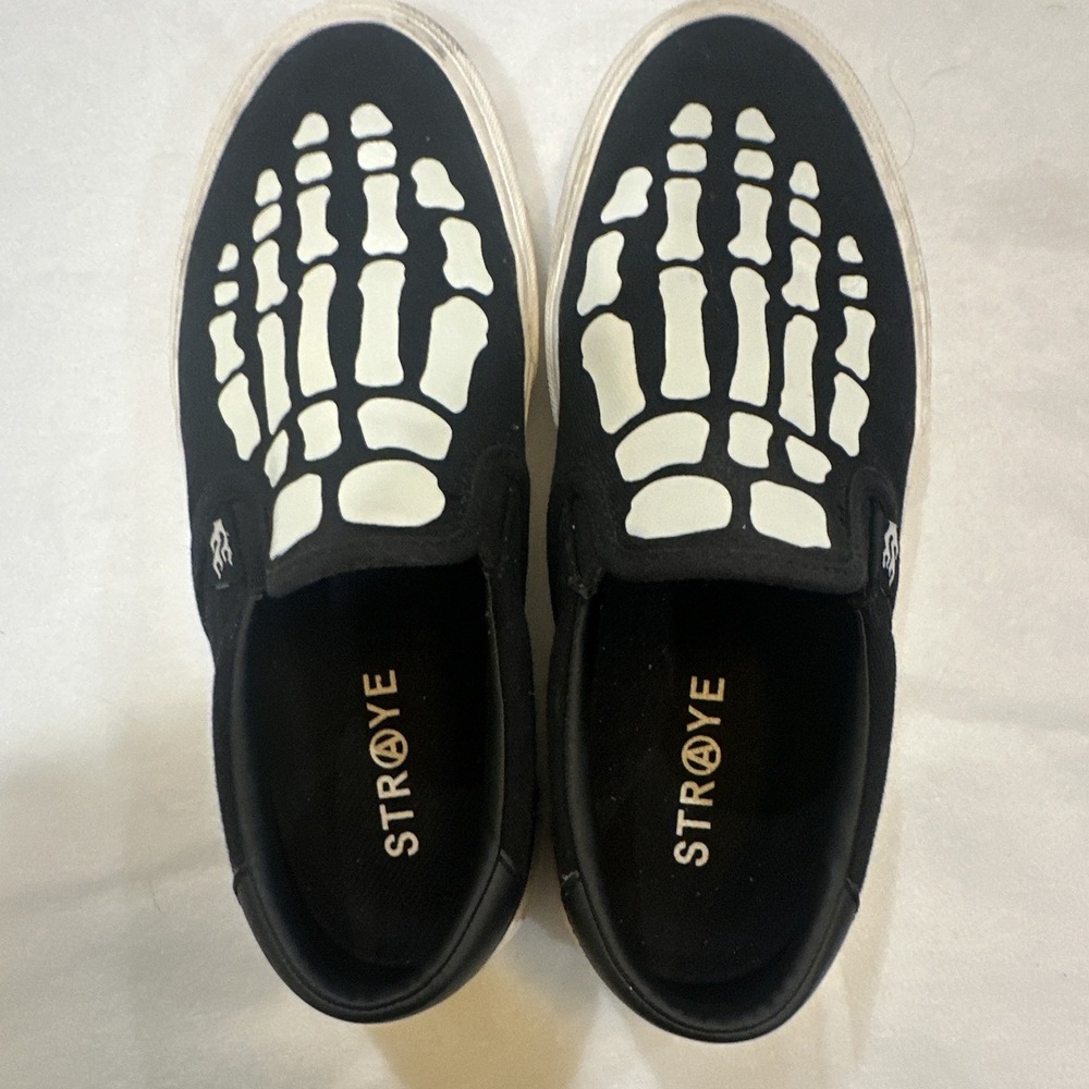 STRAYE Black/White Skeleton Graphic Print Slip-On skateboarder Sneakers Men's